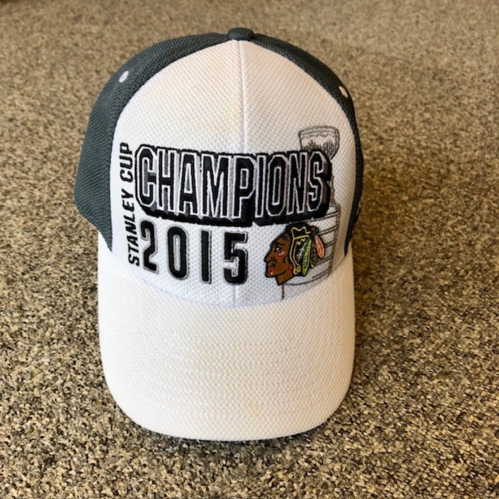 Reebok Gray and White Blackhawks Stanley Cup Champions Super Flex Hat size OS